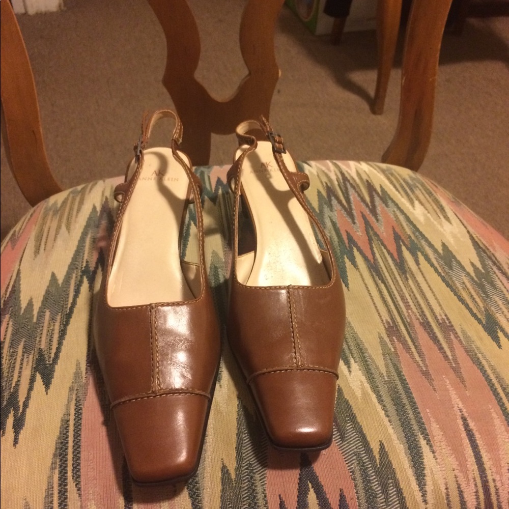 Brown low heel slingbacks!